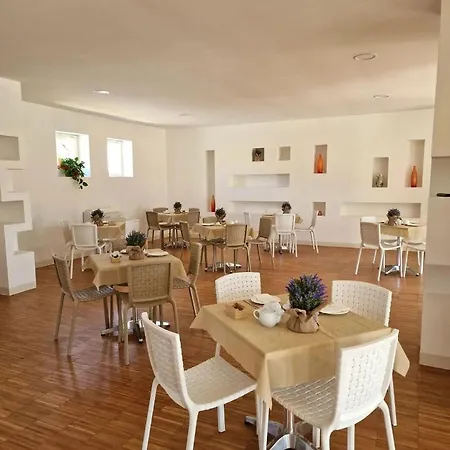 Bisus De Jara Hotel *