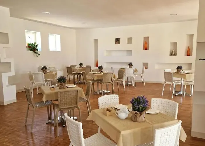 Bisus De Jara Hotel *